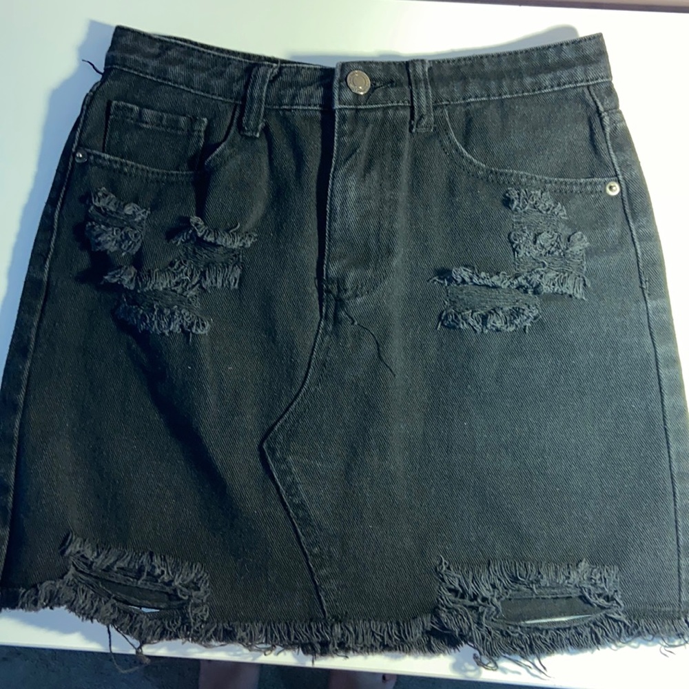 Pretty Little Thing black jean skirt